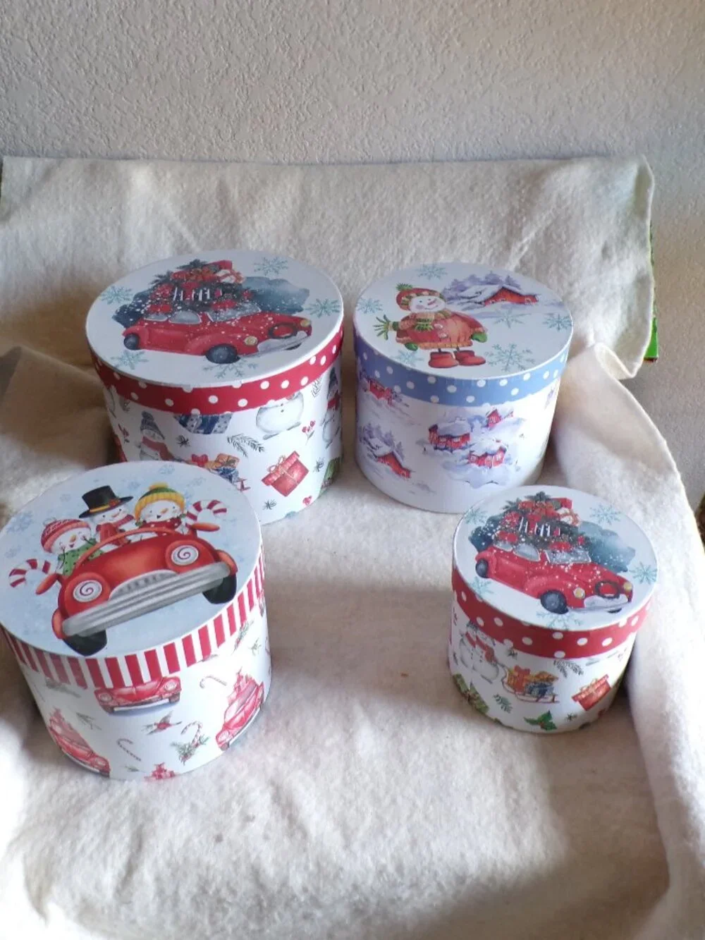 4 Holiday Boxes Round Gift Boxes Unique Fun Festive Winter Design Stacking NEW
